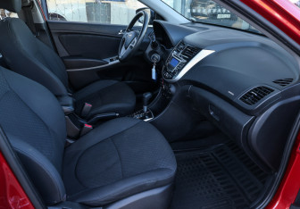 Подержанный автомобиль Hyundai Solaris Hatchback 2012 года (10 фото)