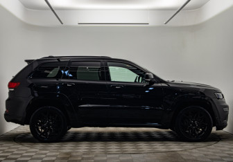 Подержанный автомобиль Jeep Grand Cherokee 2021 года (4 фото)