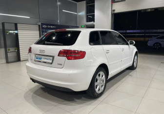 Подержанный автомобиль Audi A3 Hatchback 2011 года (4 фото)