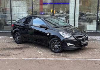 Подержанный автомобиль Hyundai Solaris Sedan 2015 года (3 фото)