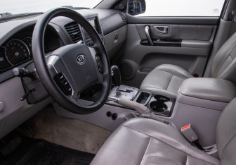 Подержанный автомобиль Kia Sorento 2007 года (10 фото)