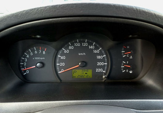 Подержанный автомобиль Kia Cerato Hatchback 2006 года (19 фото)