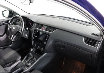 Подержанный автомобиль Skoda Octavia Liftback 2019 года (10 фото)