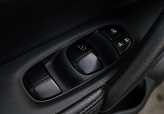 Подержанный автомобиль Nissan X-Trail 2021 года (16 фото)