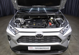 Подержанный автомобиль Toyota RAV4 2020 года (9 фото)