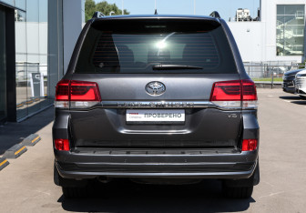 Подержанный автомобиль Toyota Land Cruiser Suv 2019 года (6 фото)
