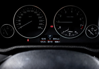 Подержанный автомобиль BMW X4 2016 года (11 фото)