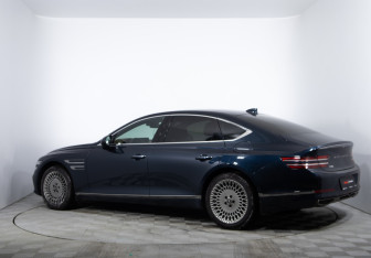 Подержанный автомобиль Genesis G80 2022 года (5 фото)