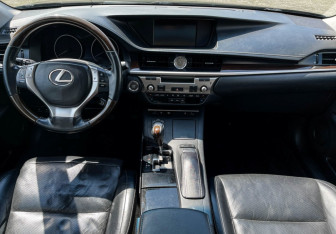 Подержанный автомобиль Lexus ES 2014 года (12 фото)