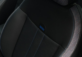 Подержанный автомобиль MINI Hatch 2024 года (14 фото)