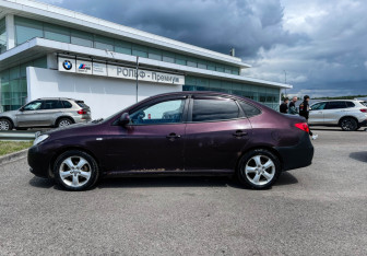 Подержанный автомобиль Hyundai Elantra Sedan 2009 года (8 фото)