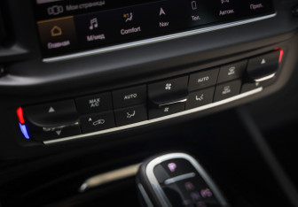 Подержанный автомобиль Maserati Levante 2022 года (18 фото)