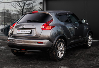 Подержанный автомобиль Nissan Juke 2012 года (5 фото)
