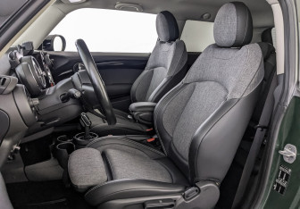Подержанный автомобиль MINI Hatch 2019 года (20 фото)