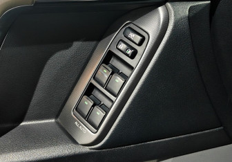 Подержанный автомобиль Toyota Land Cruiser Prado 2013 года (19 фото)