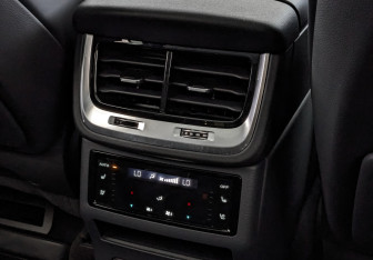 Подержанный автомобиль Hongqi E-HS9 2023 года (30 фото)