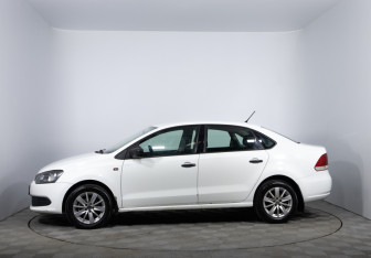 Подержанный автомобиль Volkswagen Polo Sedan 2015 года (8 фото)