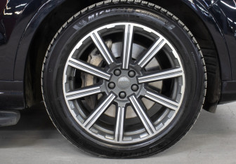 Подержанный автомобиль Audi Q7 2015 года (27 фото)