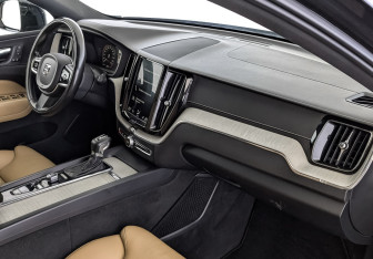 Подержанный автомобиль Volvo XC60 2020 года (13 фото)