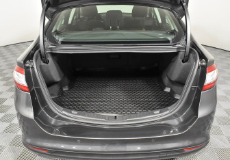 Подержанный автомобиль Ford Mondeo Sedan 2016 года (17 фото)