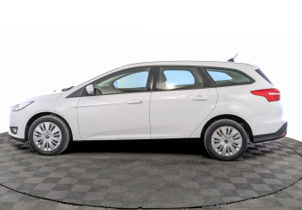 Подержанный автомобиль Ford Focus Wagon 2017 года (8 фото)
