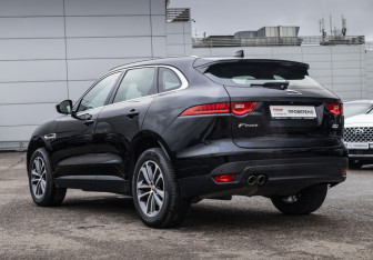 Подержанный автомобиль Jaguar F-Pace 2020 года (10 фото)