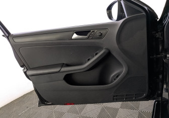 Подержанный автомобиль Volkswagen Jetta Sedan 2015 года (19 фото)