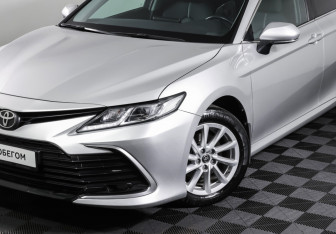 Подержанный автомобиль Toyota Camry Sedan 2021 года (24 фото)