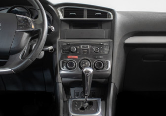 Подержанный автомобиль Citroen C4 Sedan 2013 года (11 фото)