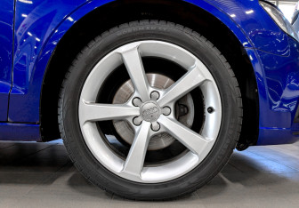 Подержанный автомобиль Audi A3 Sedan 2017 года (19 фото)