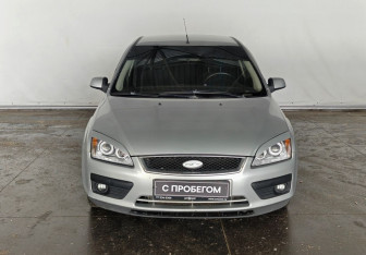 Подержанный автомобиль Ford Focus Sedan 2005 года (2 фото)