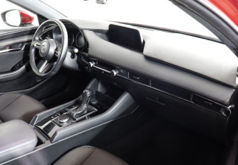 Подержанный автомобиль Mazda 3 Hatchback 2019 года (10 фото)
