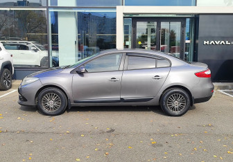 Подержанный автомобиль Renault Fluence 2013 года (8 фото)
