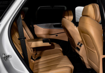 Подержанный автомобиль Jaecoo J8 2024 года (15 фото)