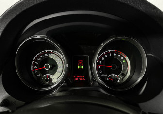 Подержанный автомобиль Mitsubishi Pajero 2012 года (11 фото)