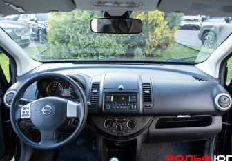 Подержанный автомобиль Nissan Note 2010 года (10 фото)
