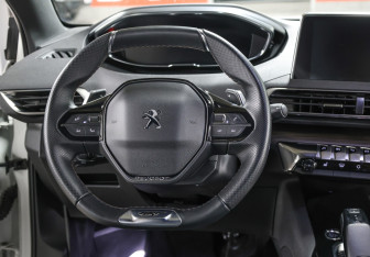 Подержанный автомобиль Peugeot 3008 2021 года (15 фото)