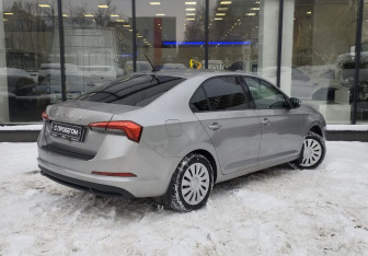 Подержанный автомобиль Skoda Rapid Liftback 2020 года (8 фото)
