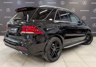 Подержанный автомобиль Mercedes-Benz GLE 2018 года (5 фото)