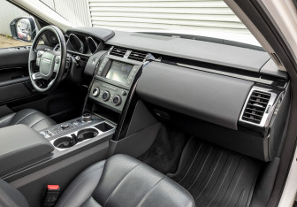 Подержанный автомобиль Land Rover Discovery 2017 года (11 фото)