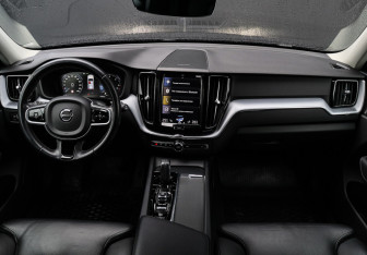 Подержанный автомобиль Volvo XC60 2019 года (9 фото)