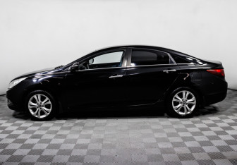 Подержанный автомобиль Hyundai Sonata 2011 года (8 фото)