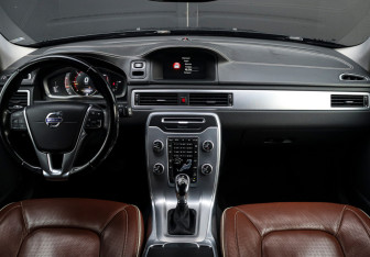 Подержанный автомобиль Volvo XC70 2015 года (13 фото)