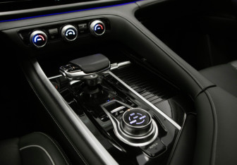 Подержанный автомобиль Changan CS95 2023 года (20 фото)