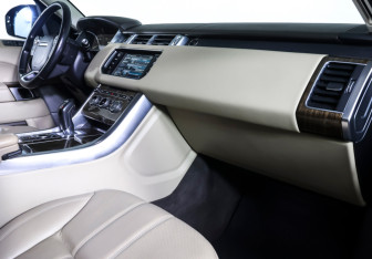 Подержанный автомобиль Land Rover Range Rover Sport 2015 года (10 фото)
