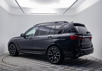 Подержанный автомобиль BMW X7 2019 года (7 фото)