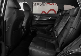 Подержанный автомобиль Chery Tiggo 8 2021 года (10 фото)