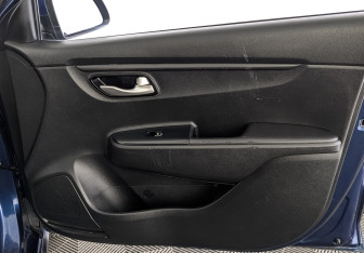 Подержанный автомобиль Kia Rio Hatchback 2021 года (23 фото)