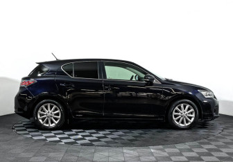 Подержанный автомобиль Lexus CT 2011 года (4 фото)