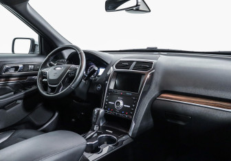 Подержанный автомобиль Ford Explorer 2019 года (5 фото)